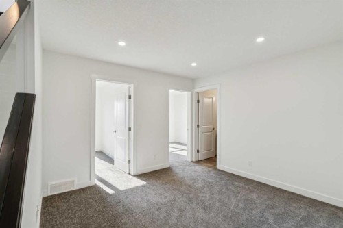 228 Sovereign Common Sw, Calgary, AB - Indoor Photo Showing Other Room
