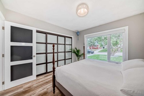 2415 9 Avenue Nw, Calgary, AB - Indoor Photo Showing Bedroom