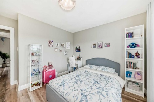 2415 9 Avenue Nw, Calgary, AB - Indoor Photo Showing Bedroom
