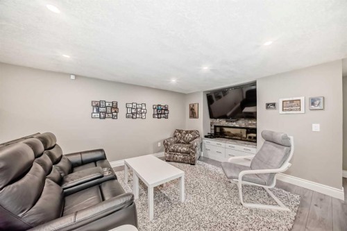 2415 9 Avenue Nw, Calgary, AB - Indoor