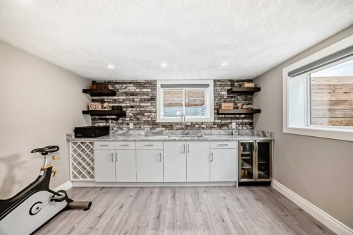 2415 9 Avenue Nw, Calgary, AB - Indoor