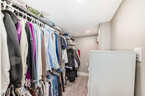 2415 9 Avenue Nw, Calgary, AB - Indoor With Storage