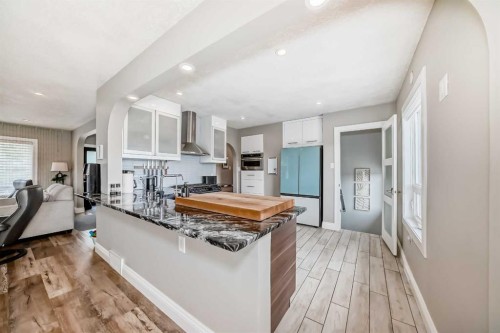 2415 9 Avenue Nw, Calgary, AB - Indoor Photo Showing Kitchen With Upgraded Kitchen