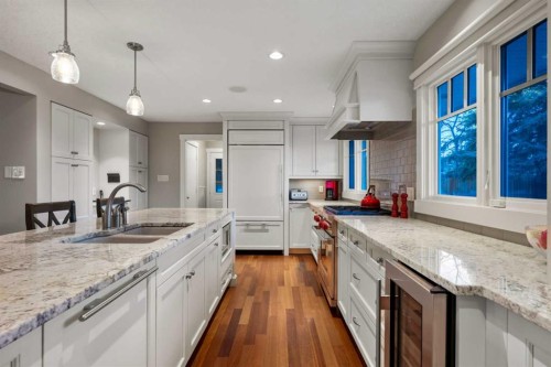 324 Willow Ridge Place Se, Calgary, AB - Indoor Photo Showing Kitchen With Double Sink With Upgraded Kitchen