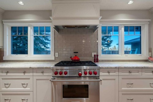 324 Willow Ridge Place Se, Calgary, AB - Indoor Photo Showing Kitchen