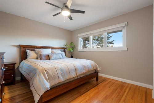 324 Willow Ridge Place Se, Calgary, AB - Indoor Photo Showing Bedroom