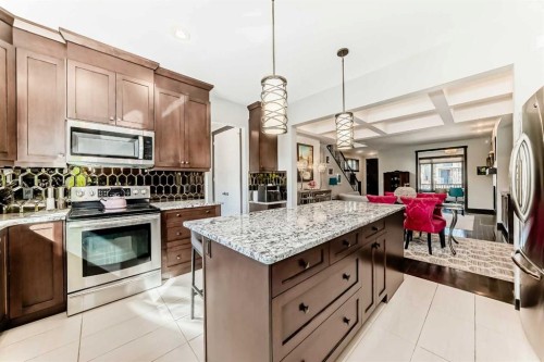 2213 27 Street Sw, Calgary, AB - Indoor Photo Showing Kitchen