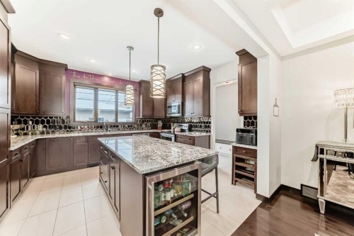 2213 27 Street Sw, Calgary, AB - Indoor Photo Showing Kitchen With Upgraded Kitchen