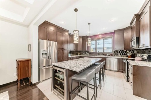 2213 27 Street Sw, Calgary, AB - Indoor Photo Showing Kitchen With Upgraded Kitchen