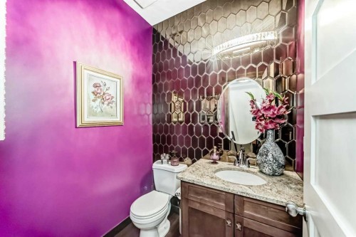 2213 27 Street Sw, Calgary, AB - Indoor Photo Showing Bathroom