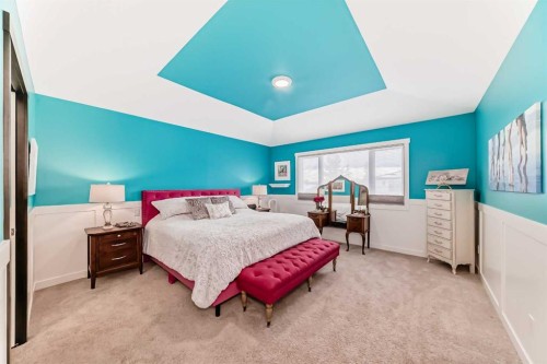 2213 27 Street Sw, Calgary, AB - Indoor Photo Showing Bedroom