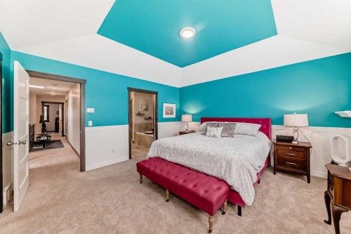 2213 27 Street Sw, Calgary, AB - Indoor Photo Showing Bedroom