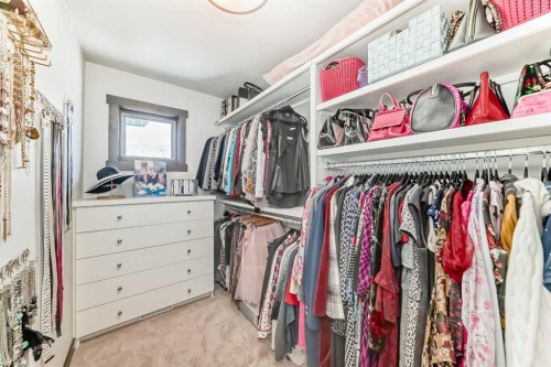 2213 27 Street Sw, Calgary, AB - Indoor With Storage