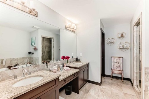 2213 27 Street Sw, Calgary, AB - Indoor Photo Showing Bathroom
