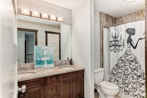 2213 27 Street Sw, Calgary, AB - Indoor Photo Showing Bathroom
