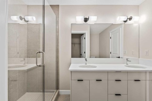 609 Sovereign Common Sw, Calgary, AB - Indoor Photo Showing Bathroom