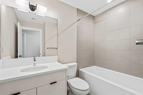 609 Sovereign Common Sw, Calgary, AB - Indoor Photo Showing Bathroom