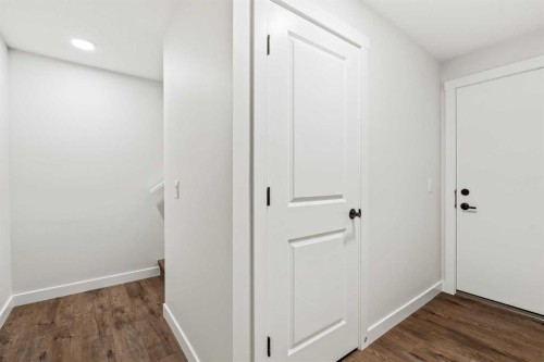 609 Sovereign Common Sw, Calgary, AB - Indoor Photo Showing Other Room