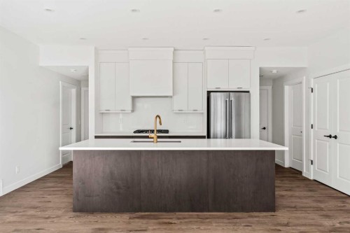 609 Sovereign Common Sw, Calgary, AB - Indoor Photo Showing Kitchen With Upgraded Kitchen