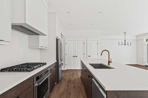 609 Sovereign Common Sw, Calgary, AB - Indoor Photo Showing Kitchen With Upgraded Kitchen