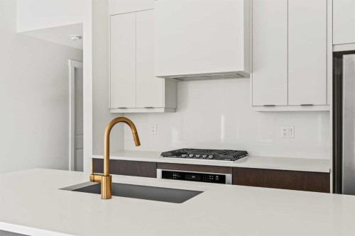 609 Sovereign Common Sw, Calgary, AB - Indoor Photo Showing Kitchen With Upgraded Kitchen