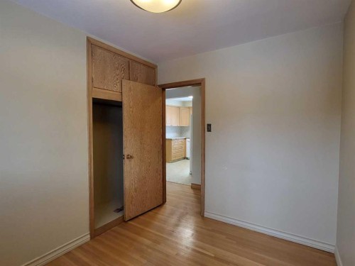 22 Montrose Crescent Ne, Calgary, AB - Indoor Photo Showing Other Room