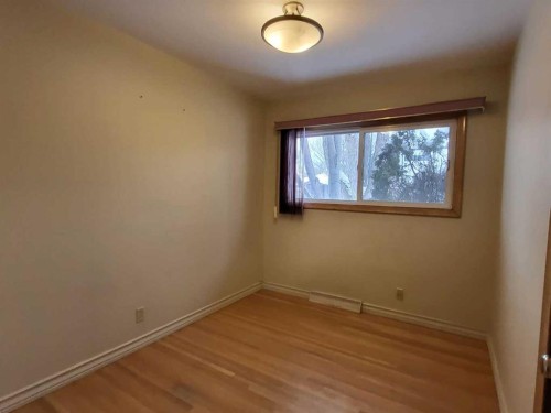 22 Montrose Crescent Ne, Calgary, AB - Indoor Photo Showing Other Room