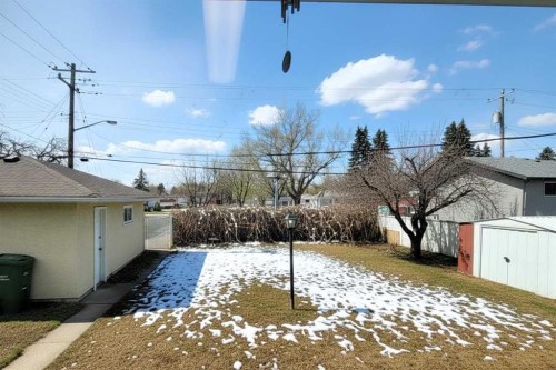 22 Montrose Crescent Ne, Calgary, AB - Outdoor