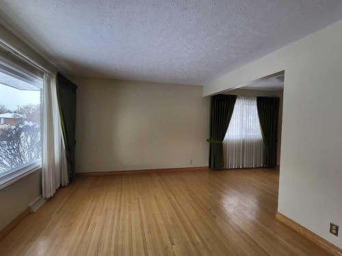 22 Montrose Crescent Ne, Calgary, AB - Indoor Photo Showing Other Room