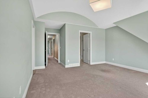 513 31 Street Nw, Calgary, AB - Indoor Photo Showing Other Room