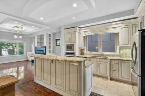 513 31 Street Nw, Calgary, AB - Indoor Photo Showing Kitchen With Upgraded Kitchen