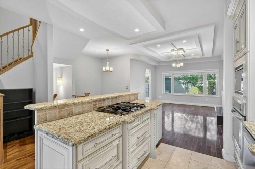 513 31 Street Nw, Calgary, AB - Indoor Photo Showing Kitchen
