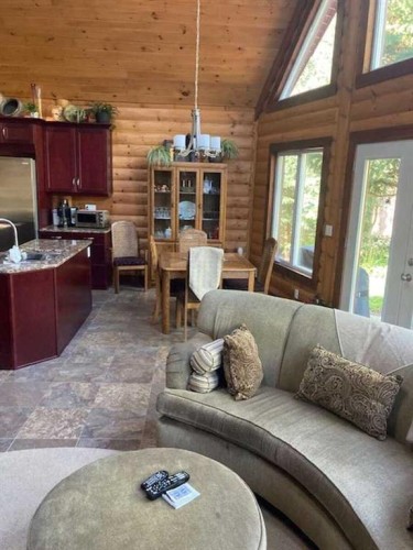 105-433042 Range Road 221, Rural Ponoka County, AB - Indoor Photo Showing Living Room