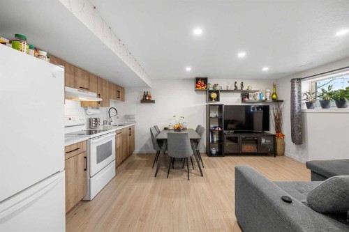 123 Radley Place Se, Calgary, AB - Indoor Photo Showing Kitchen