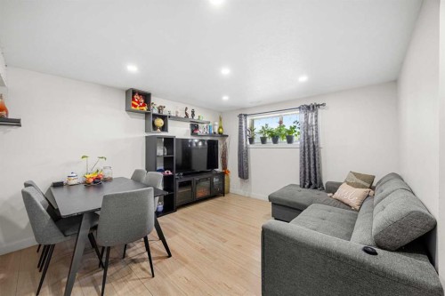 123 Radley Place Se, Calgary, AB - Indoor