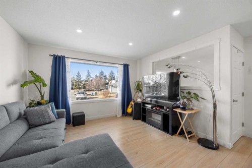 123 Radley Place Se, Calgary, AB - Indoor Photo Showing Living Room