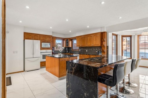 107 Pasadena Green Ne, Calgary, AB - Indoor Photo Showing Kitchen With Double Sink