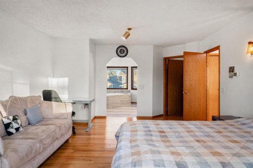 107 Pasadena Green Ne, Calgary, AB - Indoor Photo Showing Bedroom