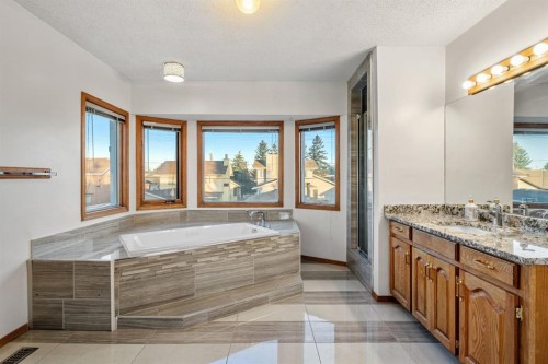 107 Pasadena Green Ne, Calgary, AB - Indoor Photo Showing Bathroom