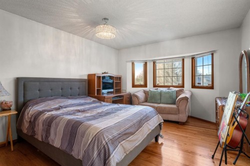 107 Pasadena Green Ne, Calgary, AB - Indoor Photo Showing Bedroom