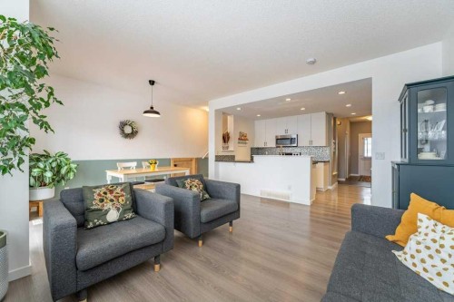74 Evansridge Crescent Nw, Calgary, AB - Indoor Photo Showing Living Room