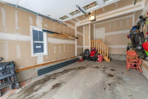 74 Evansridge Crescent Nw, Calgary, AB - Indoor Photo Showing Garage