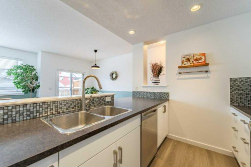 74 Evansridge Crescent Nw, Calgary, AB - Indoor Photo Showing Kitchen With Double Sink