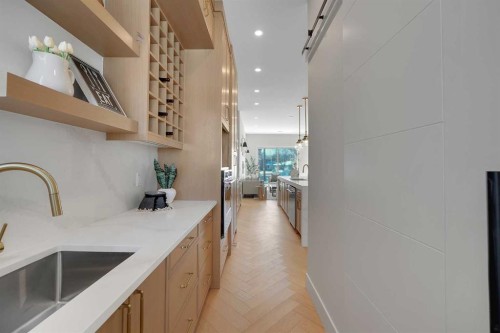2413 25 Avenue Nw, Calgary, AB - Indoor Photo Showing Kitchen