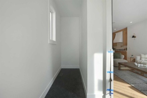 2413 25 Avenue Nw, Calgary, AB - Indoor Photo Showing Other Room