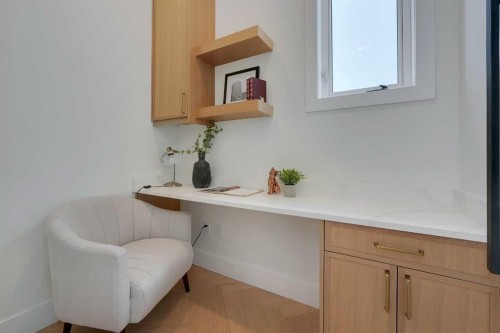 2413 25 Avenue Nw, Calgary, AB - Indoor Photo Showing Other Room