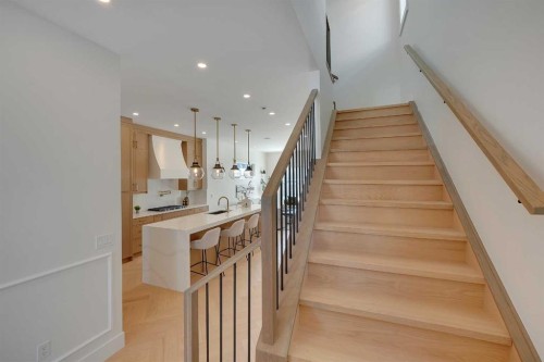 2413 25 Avenue Nw, Calgary, AB - Indoor Photo Showing Other Room