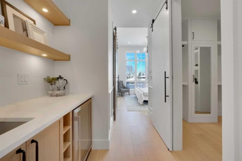 2413 25 Avenue Nw, Calgary, AB - Indoor Photo Showing Other Room