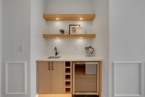 2413 25 Avenue Nw, Calgary, AB - Indoor Photo Showing Other Room