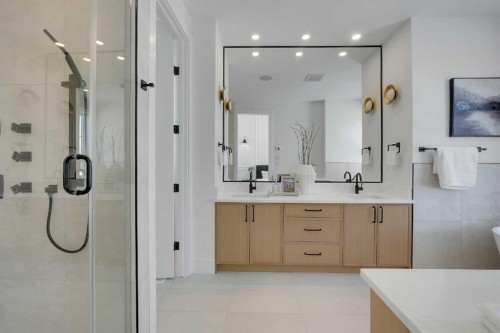 2413 25 Avenue Nw, Calgary, AB - Indoor Photo Showing Bathroom